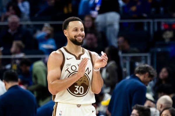 Sources: Warriors, Curry reach 2-year extension worth $116 million