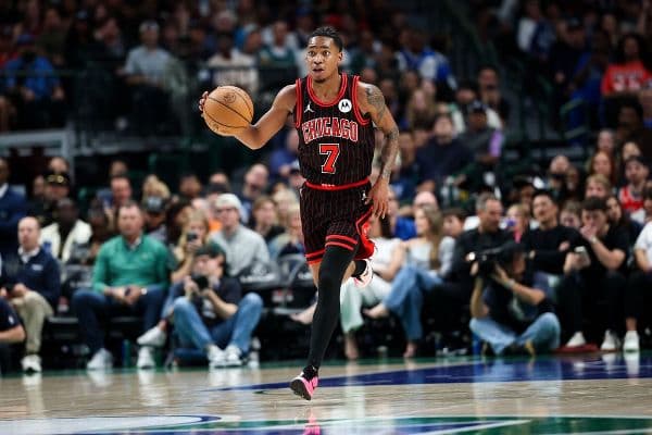 Bulls trade Rob Dillingham to Hornets for Buddy Hield, cash